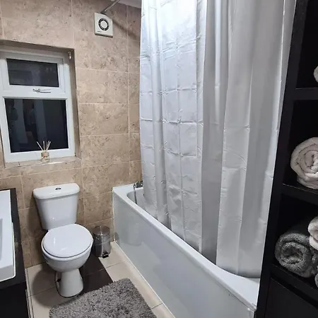 Luxury 1 Bedroom Flat In The Heart Of Wood Green Londres Extérieur photo
