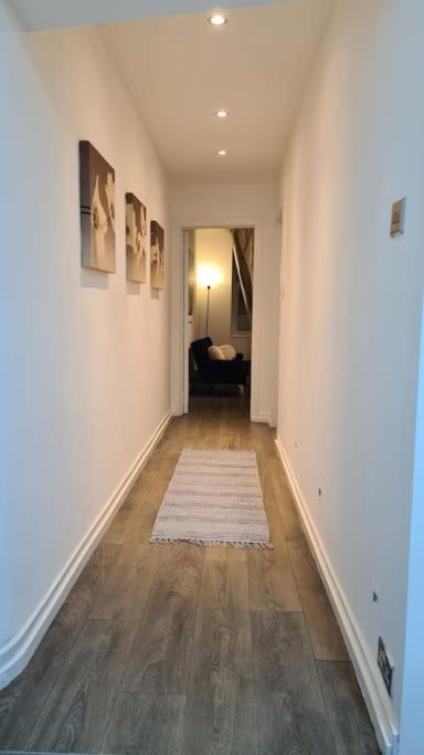 Appartamento Luxury 1 Bedroom Flat In The Heart Of Wood Londra
